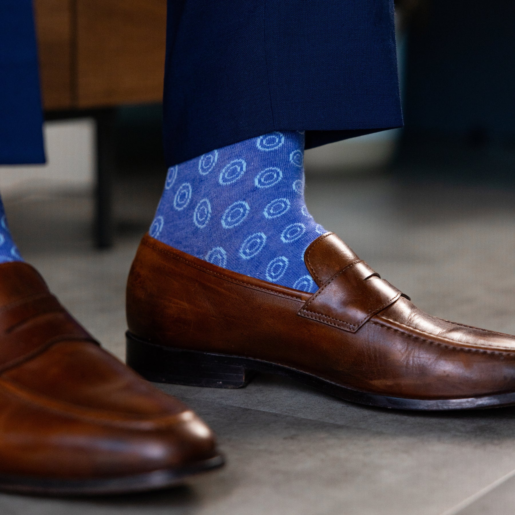 A heathered blue sock with light blue double dots