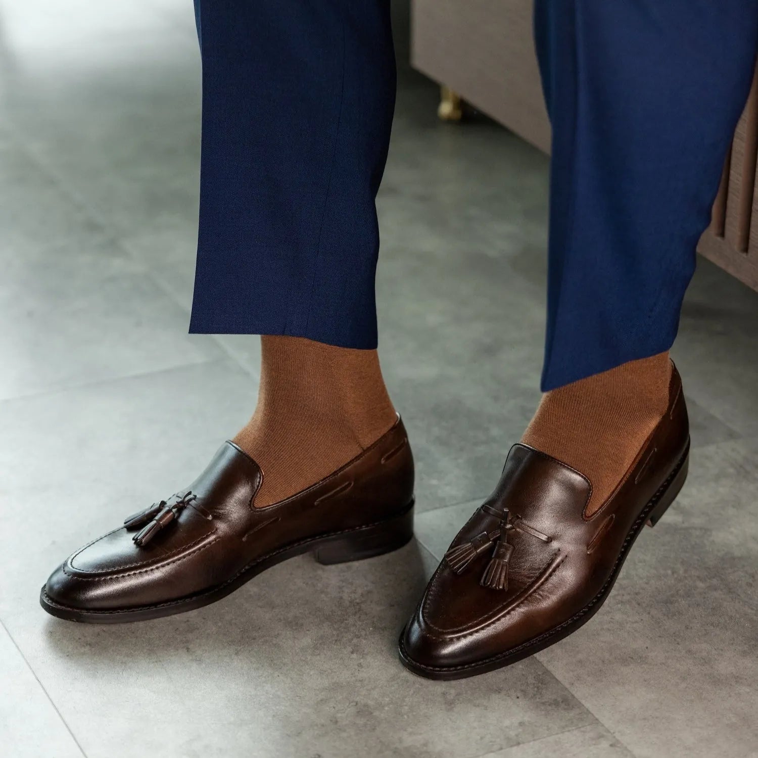 A mocha mousse brown men's dress sock