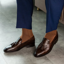 A mocha mousse brown men's dress sock