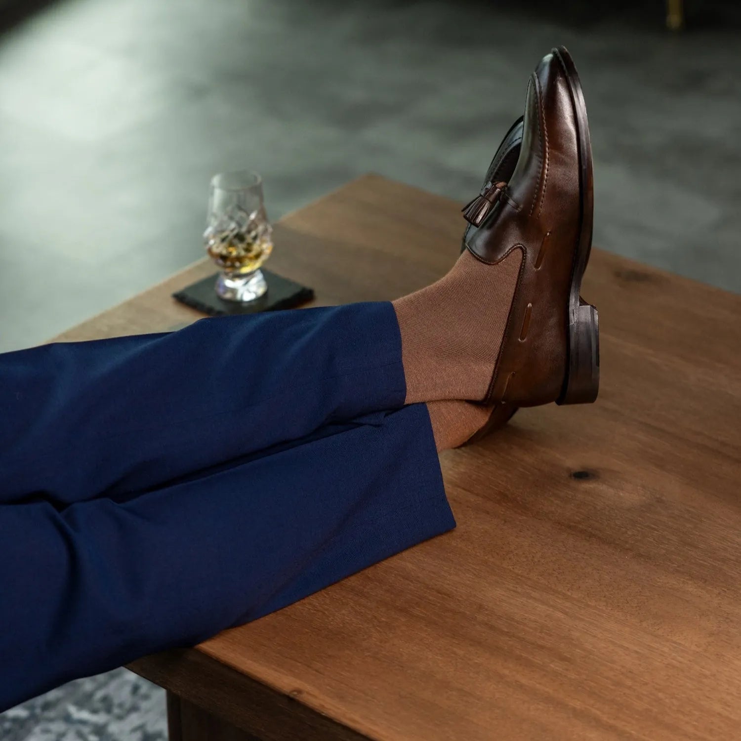 A mocha mousse brown men's dress sock