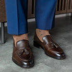 A mocha mousse sock with navy T-Suns