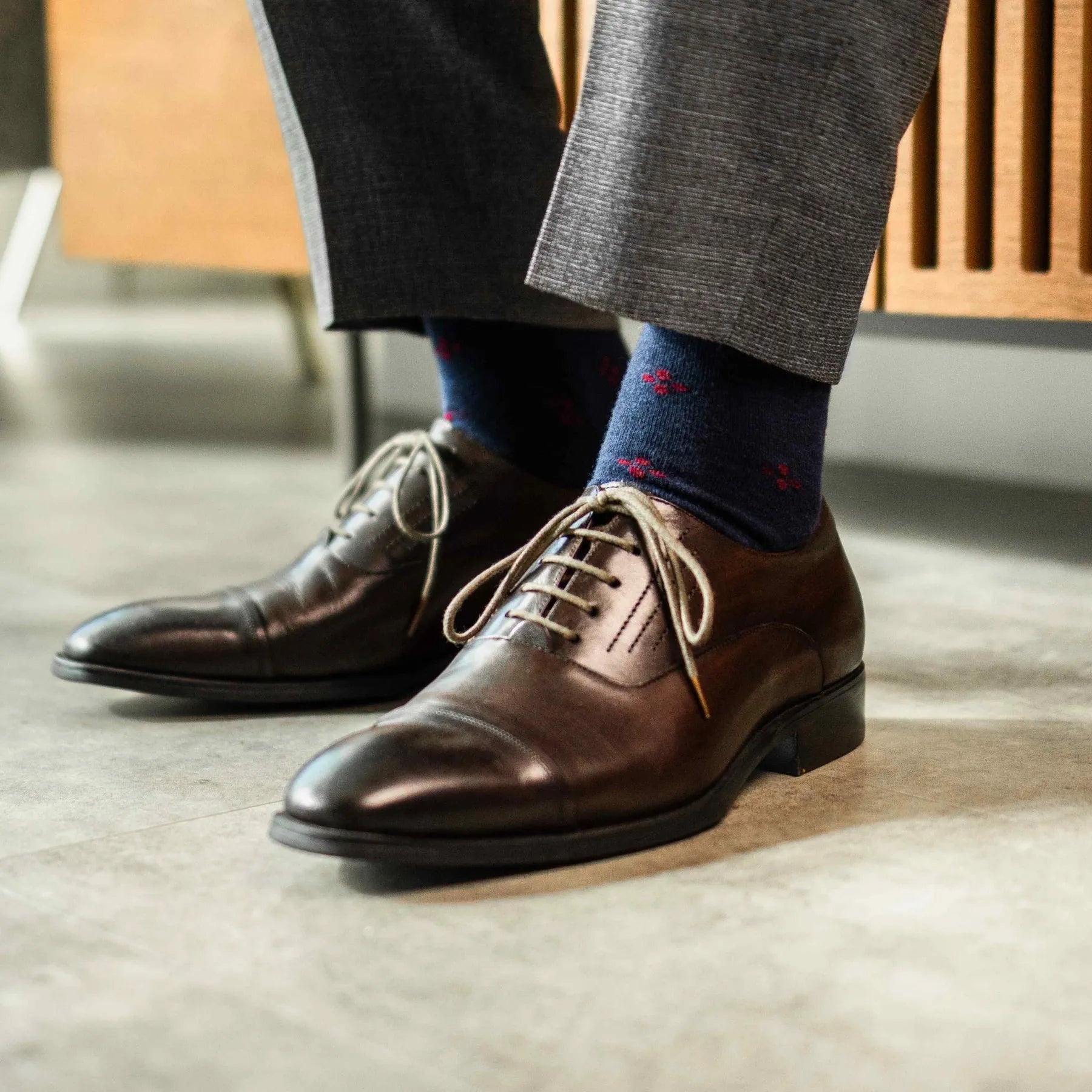 Navy blue men's sock with a garnet red flower pattern