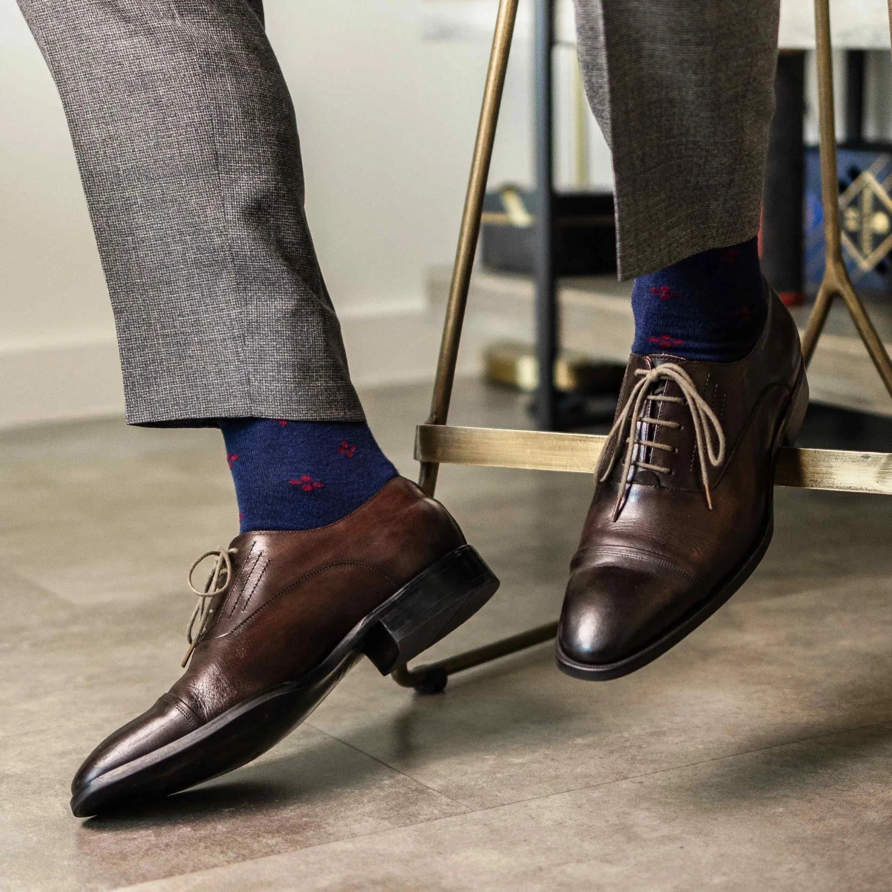 Navy blue men's sock with a garnet red flower pattern