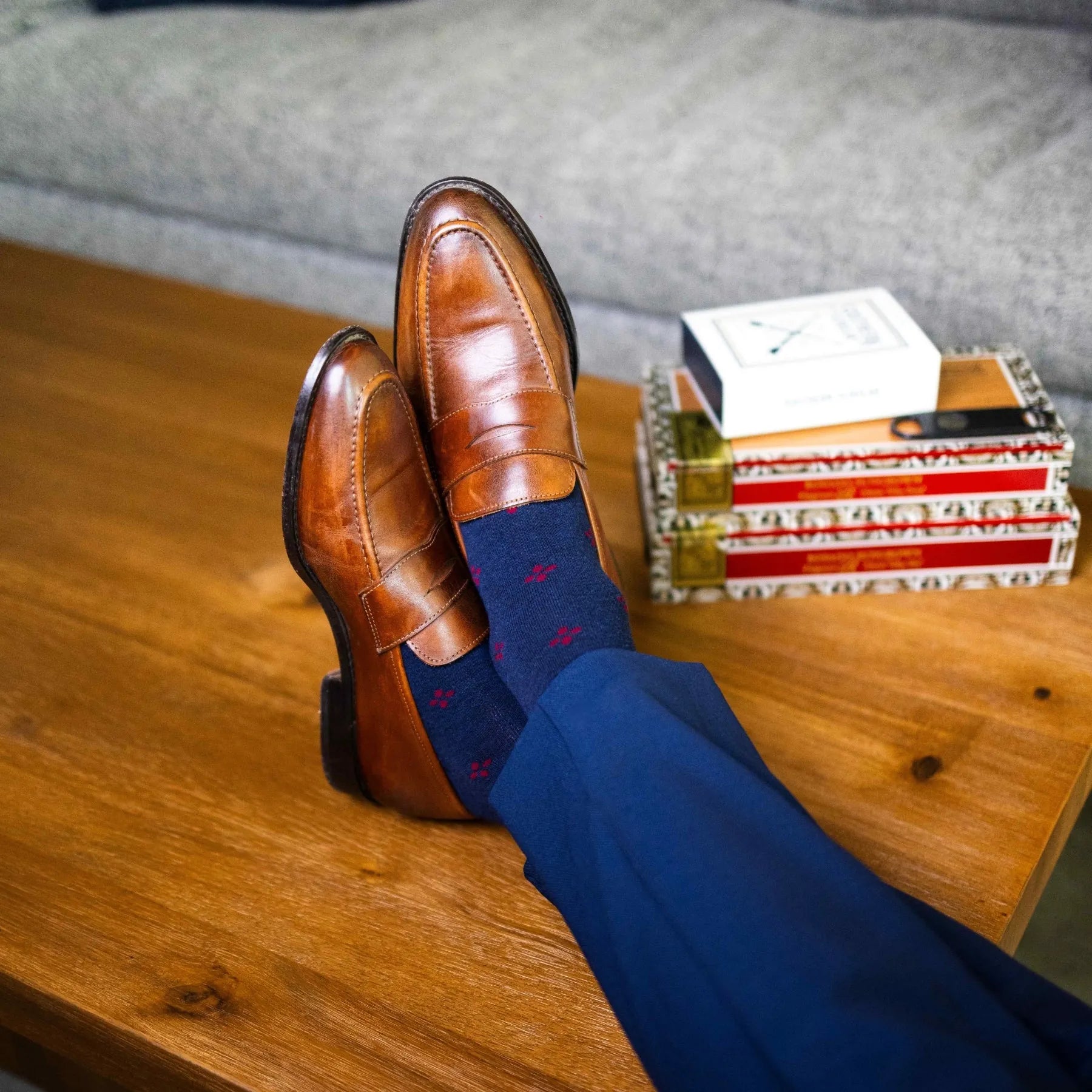 Navy blue men's sock with a garnet red flower pattern