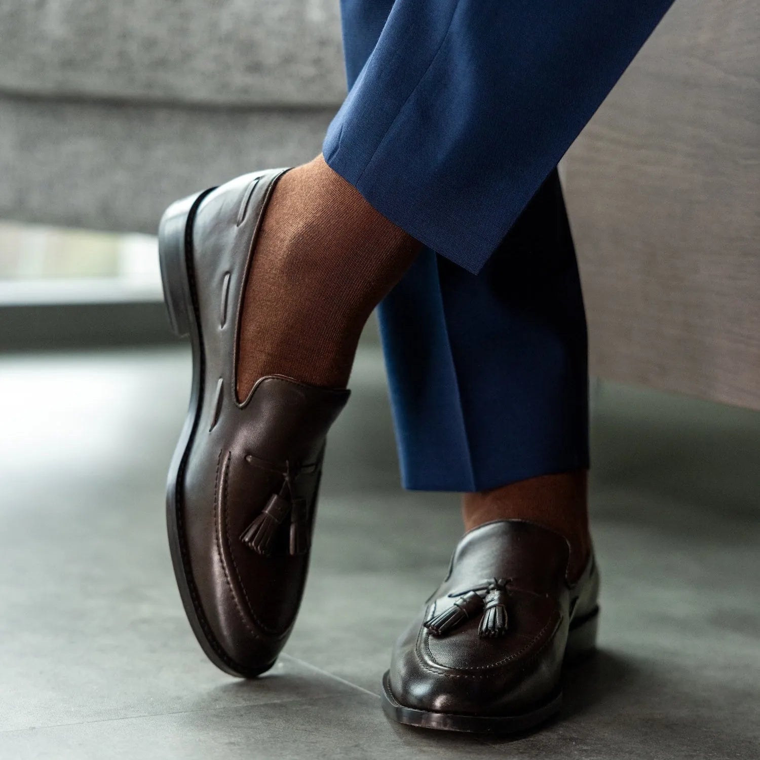 A pecan brown men's solid dress sock
