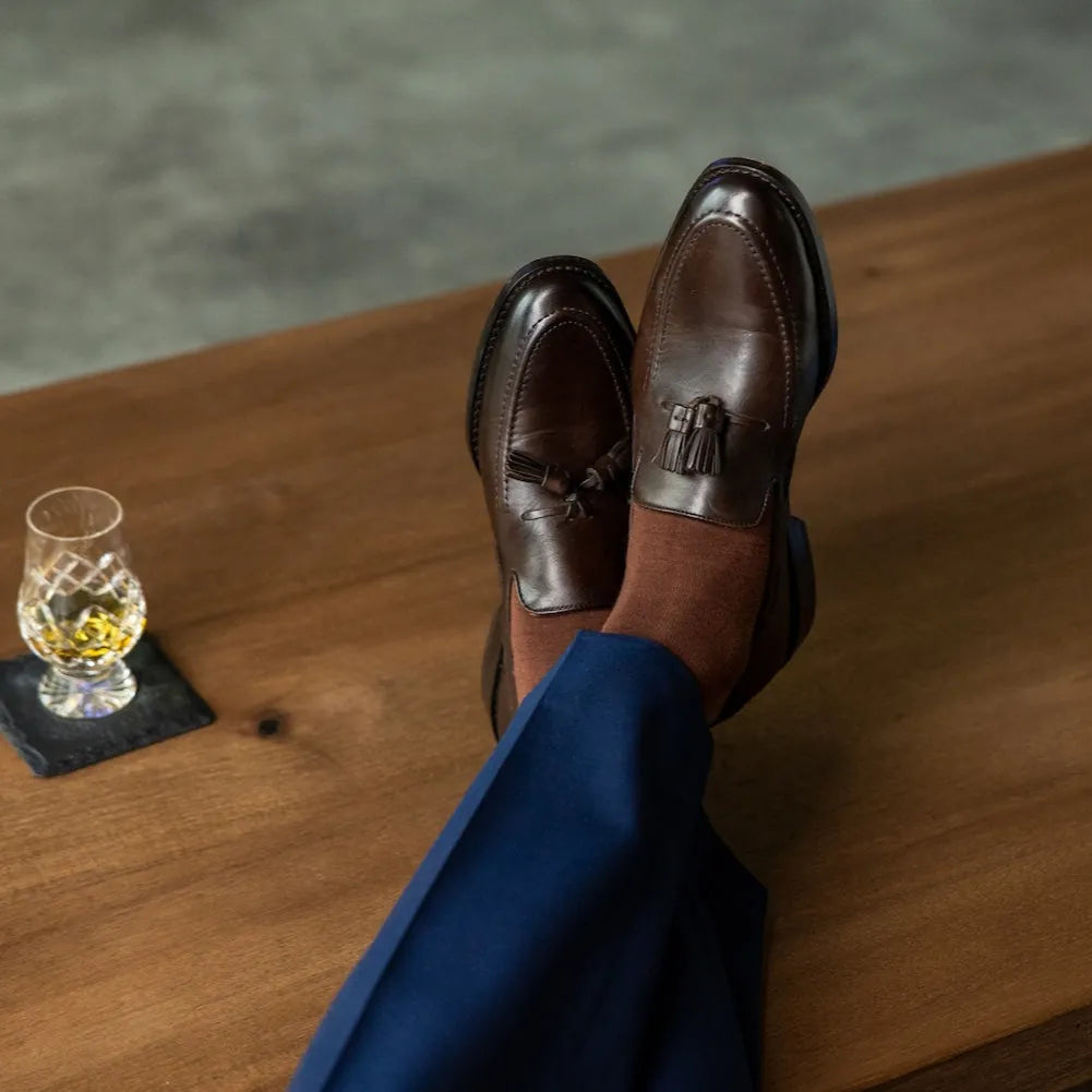 A pecan brown men's solid dress sock