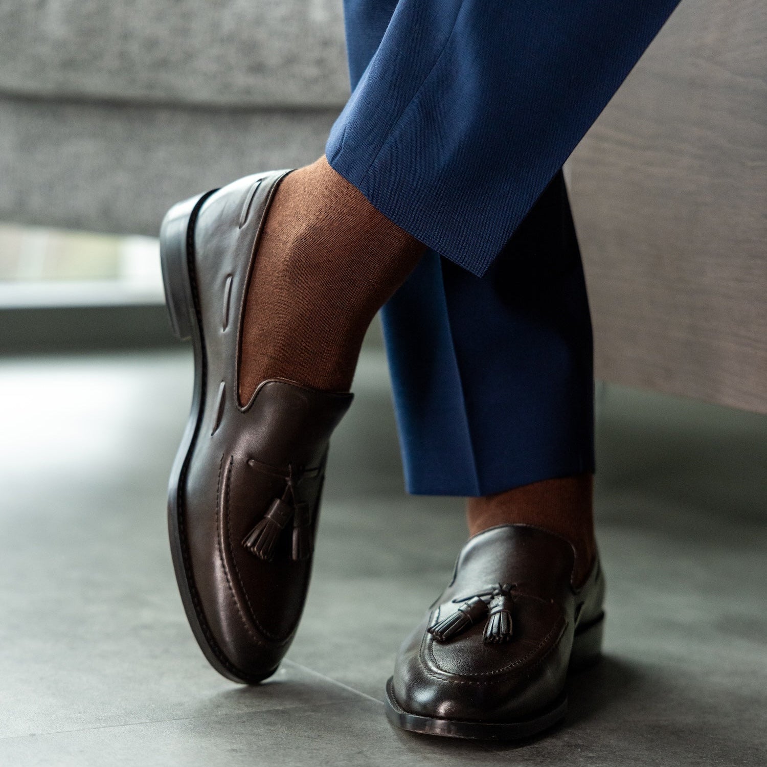 A pecan brown men's solid dress sock