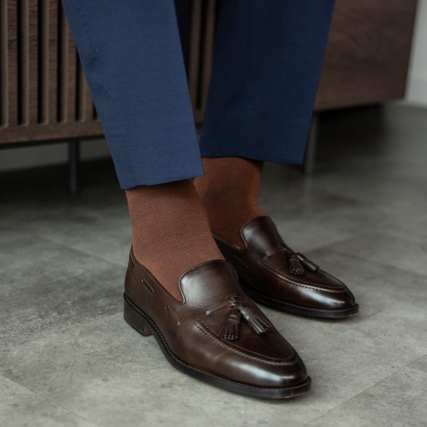 A pecan brown men's solid dress sock
