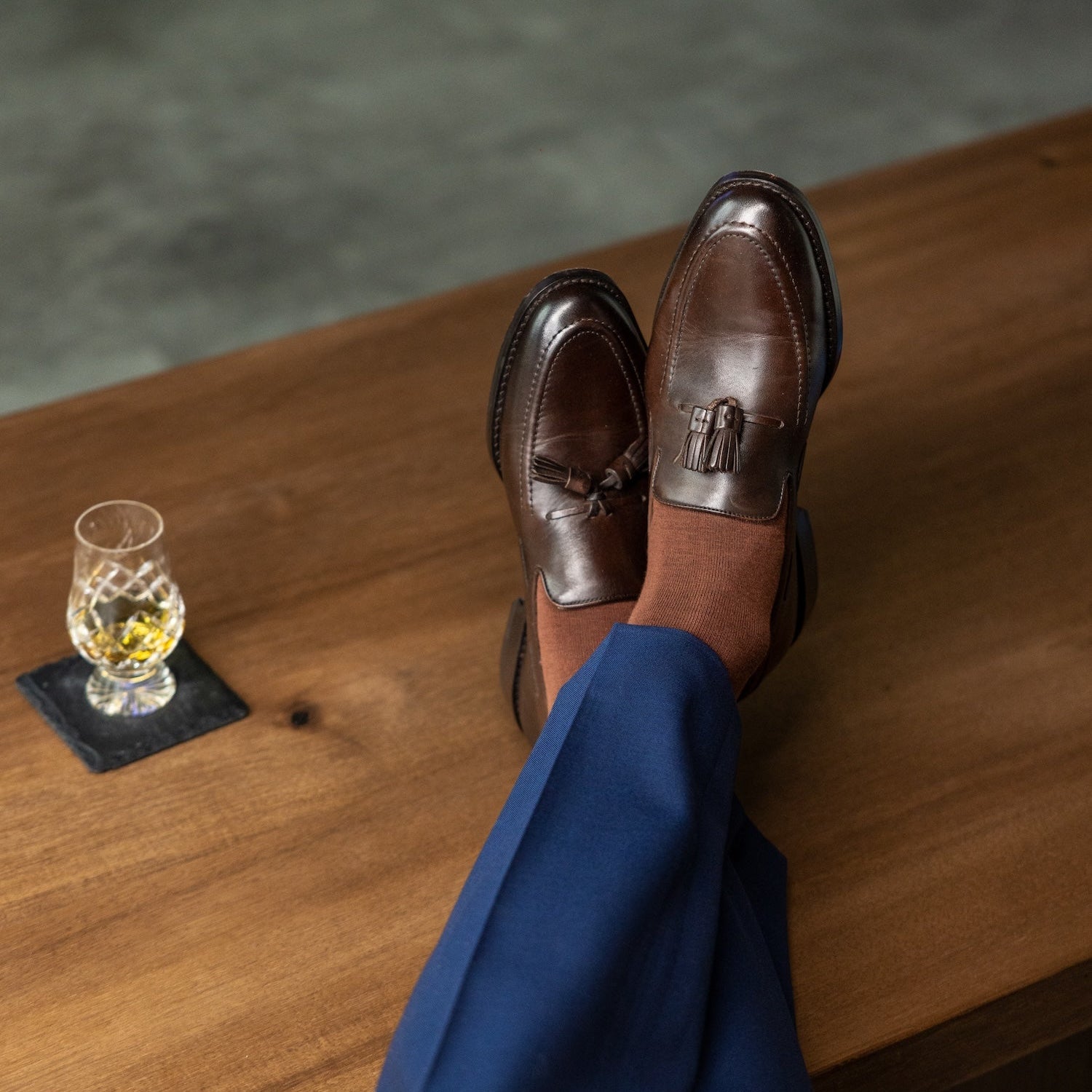 A pecan brown men's solid dress sock