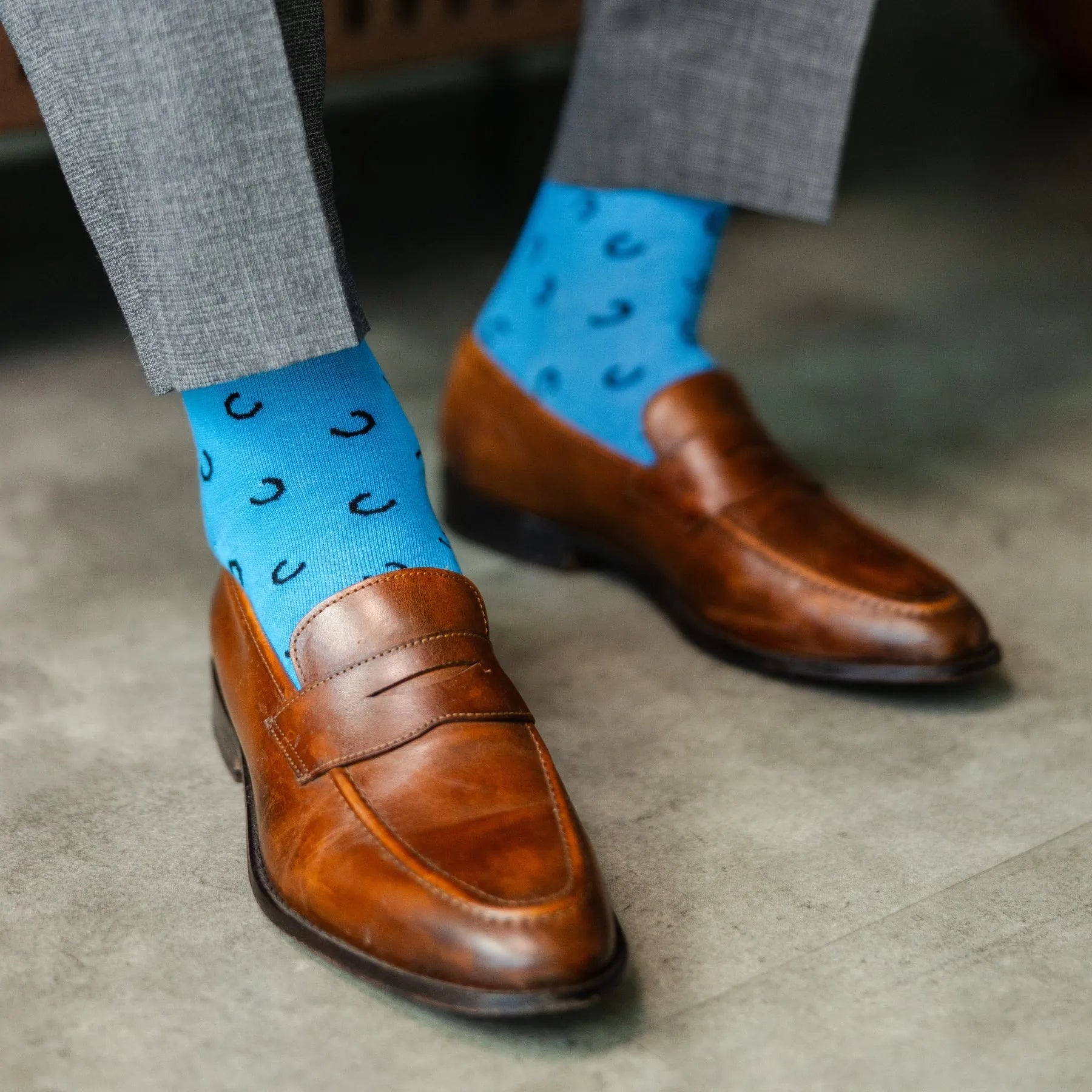 light blue men's dress socks with a black horseshoe pattern