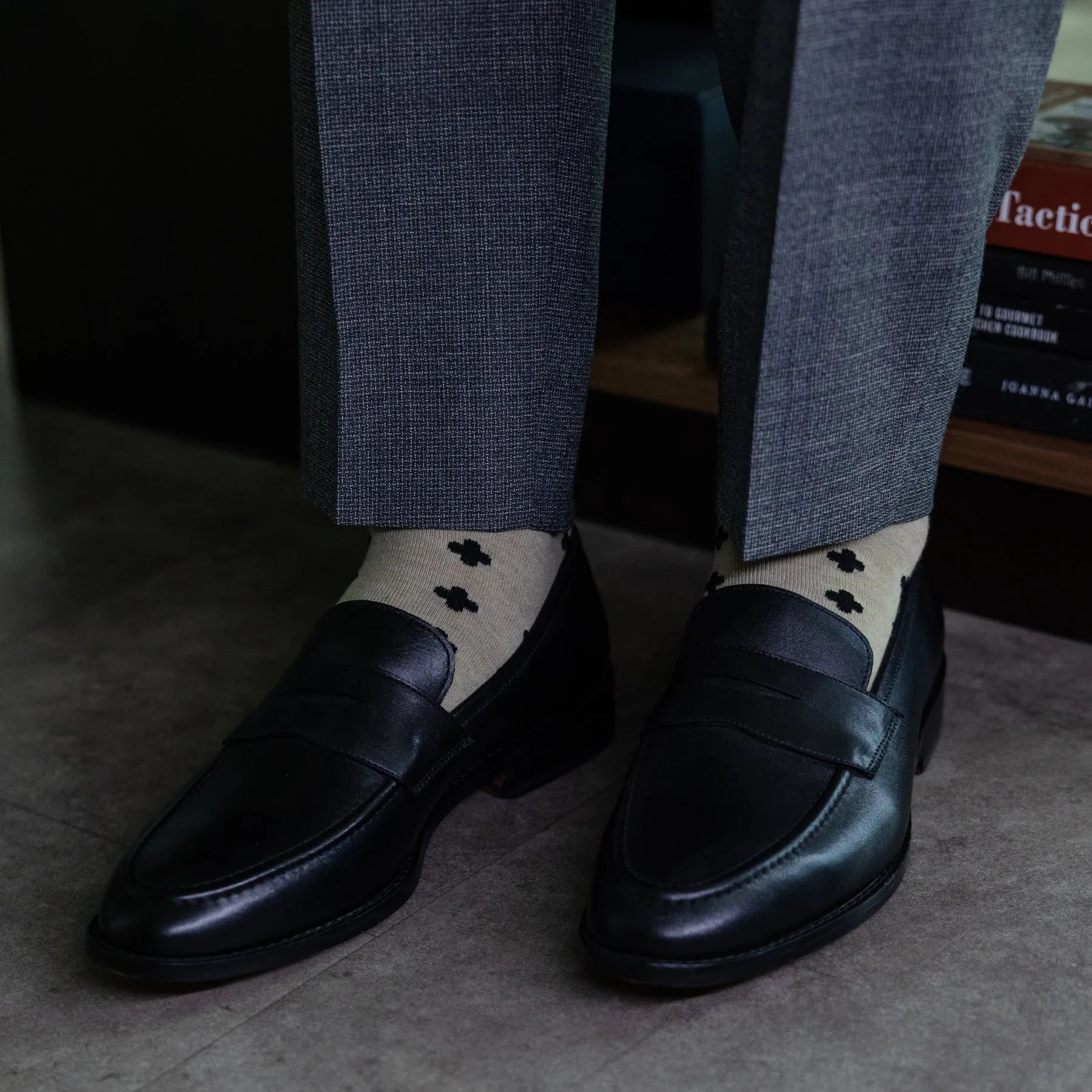 Gold men's dress sock with black rounded hatch pattern