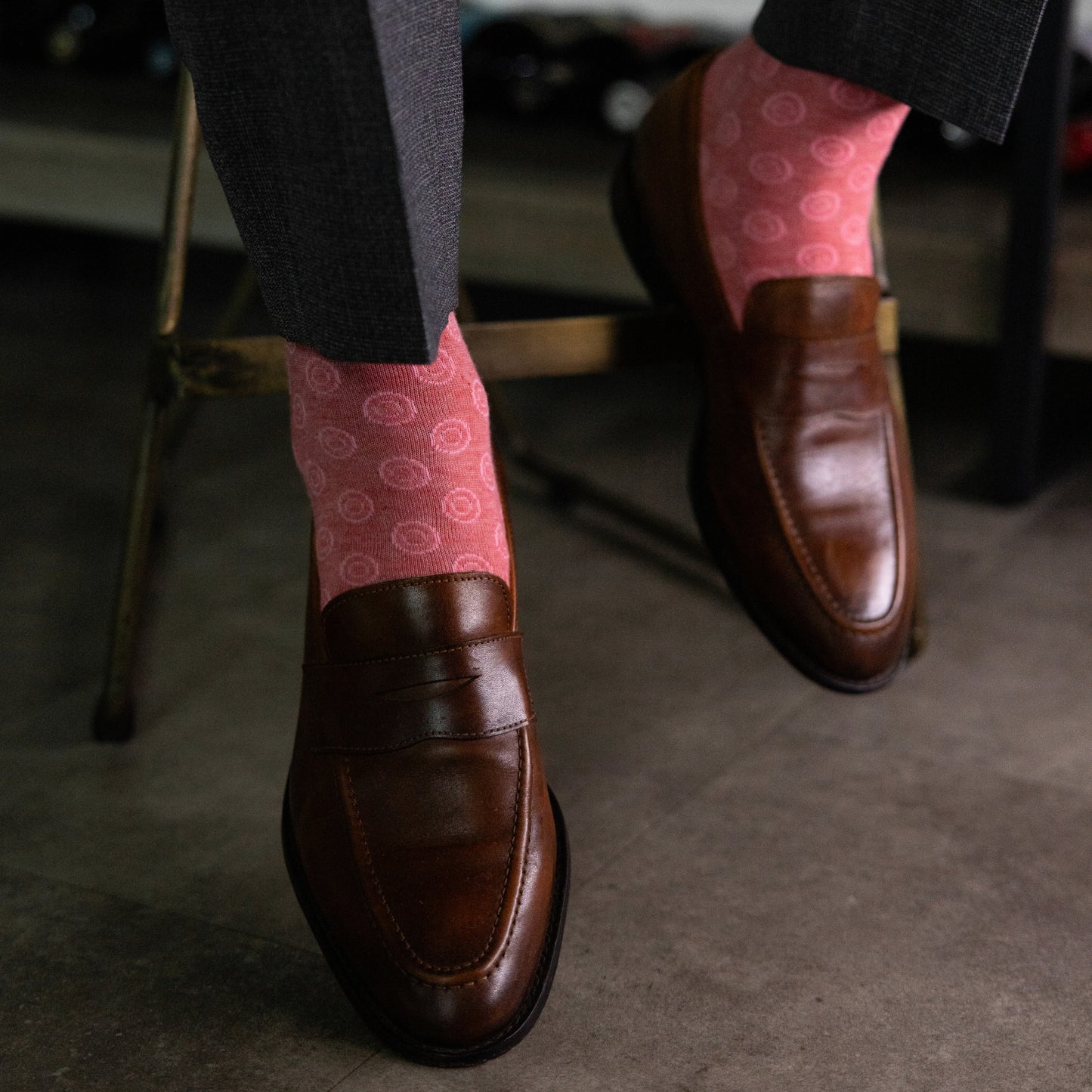 A coral men's dress sock with a blush pink double dot pattern