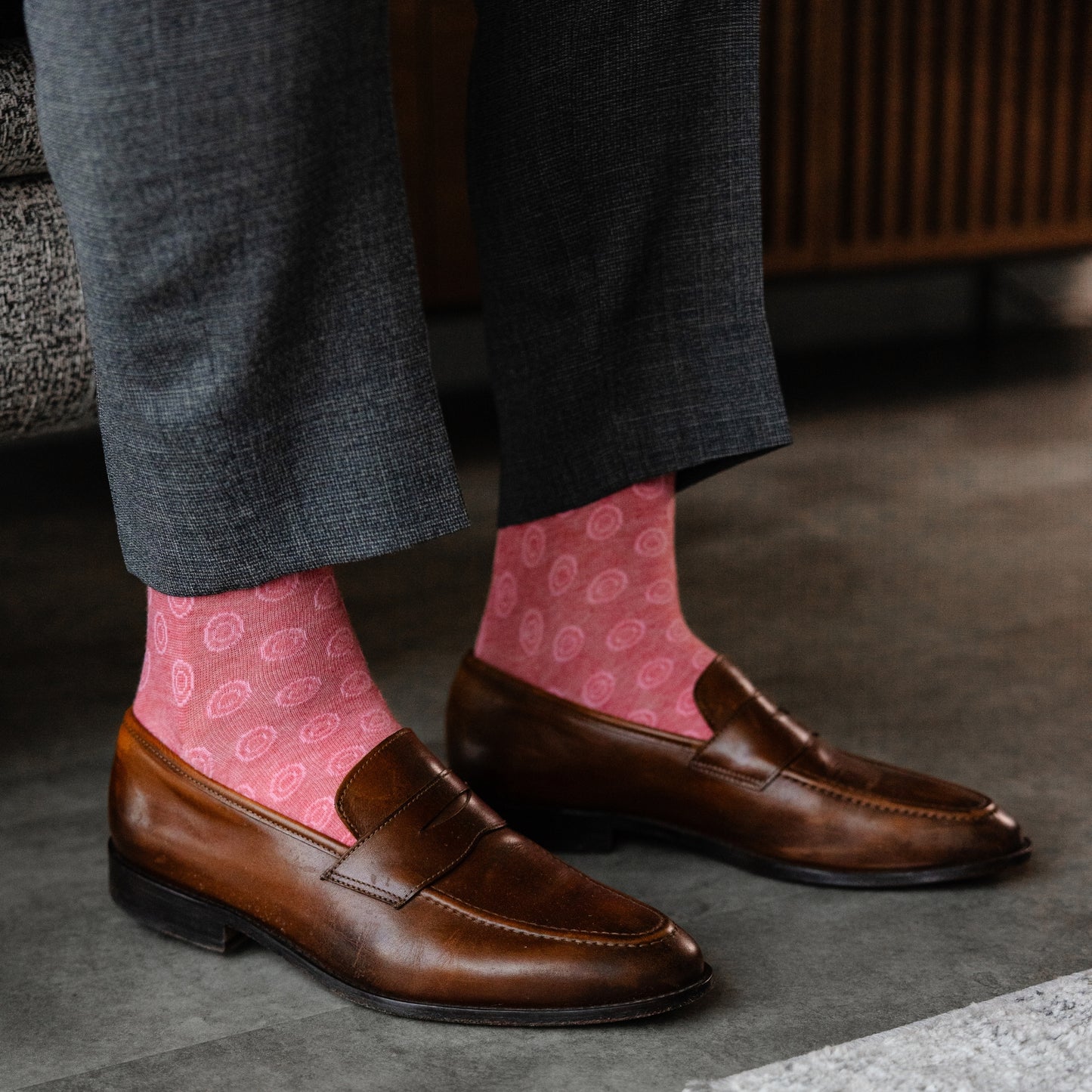 A coral men's dress sock with a blush pink double dot pattern