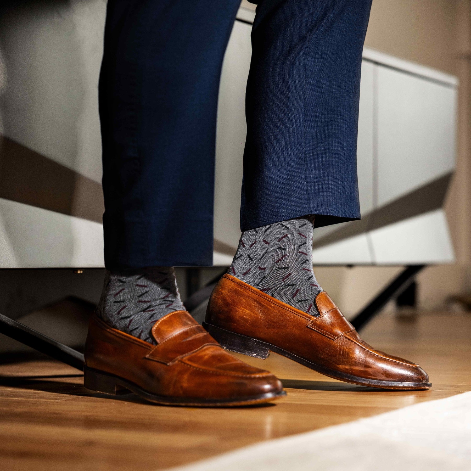 Grey men's dress sock with red and black x pattern