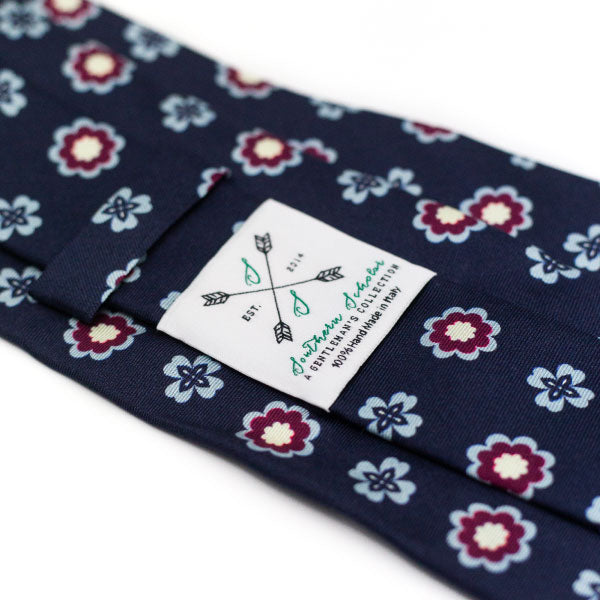 Red & Blue Perfect Pairing | A Complementary Tie & Pocket Square